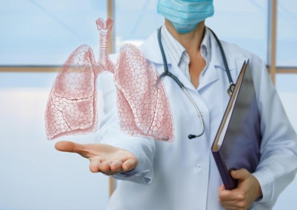 doctor-shows-human-lungs-background-window_646443-1478